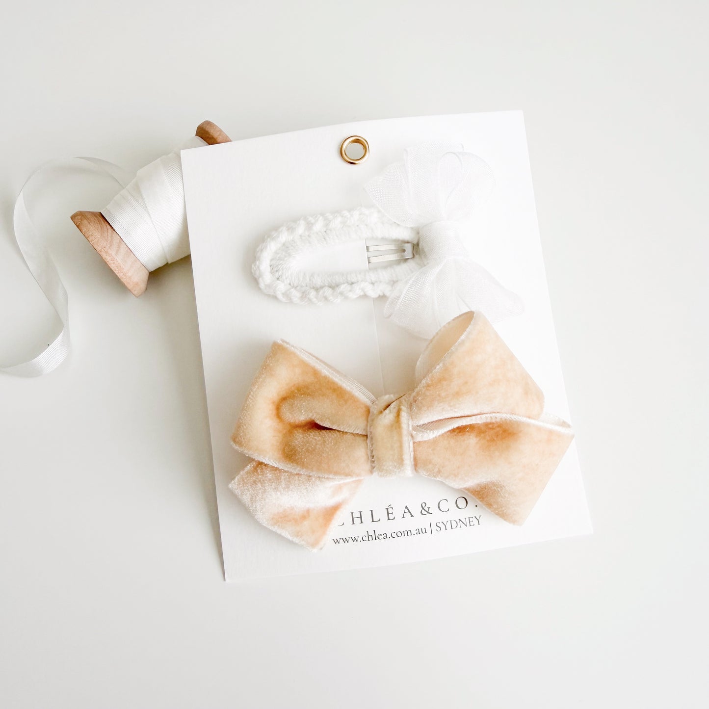Simply Elegance Set Beige | 2pc Crochet Clip & Velvet bow