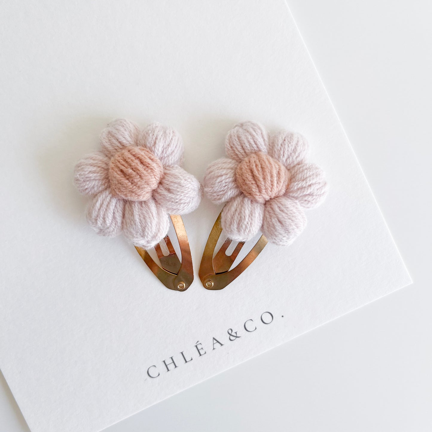 Set of 2 Daisy Vintage Crochet Clips