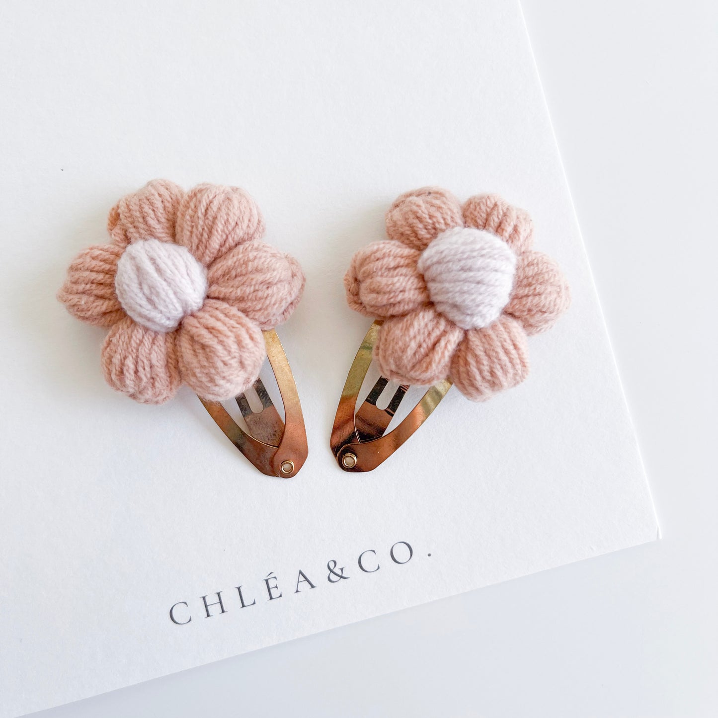 Set of 2 Daisy Vintage Crochet Clips