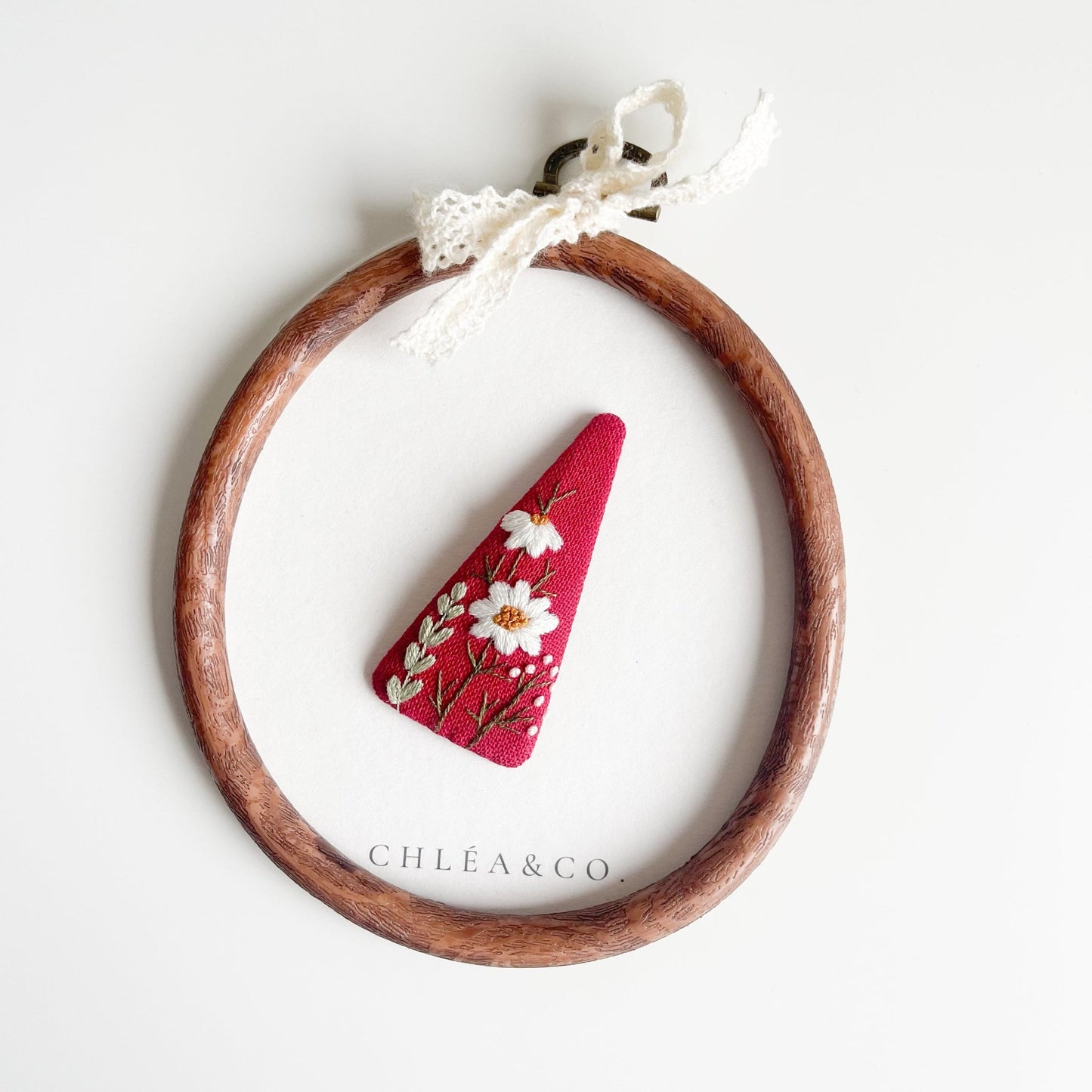 Embroidered Daisy On Red Linen - Chléa & Co.