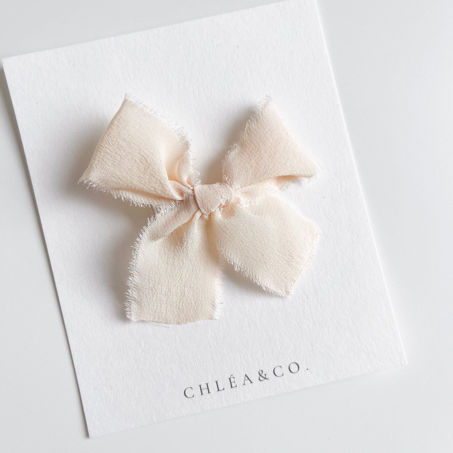Everly Classic Bow - Chléa & Co.