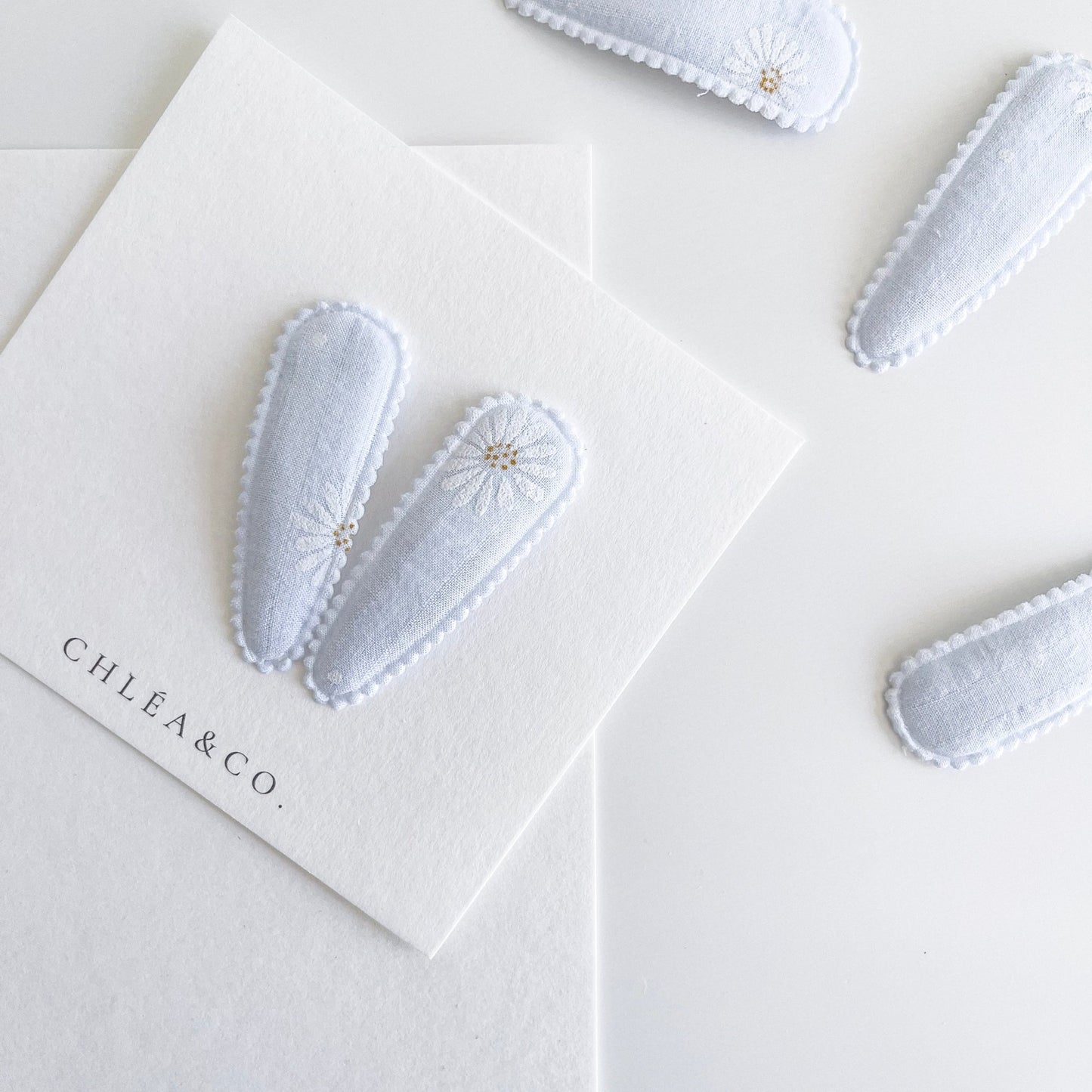 Soft Blue Daisy Fabric Covered Snap Clip - Chléa & Co.