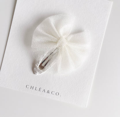 Aurora tulle snap clip in white colour. Beautiful hair bow for everyday wear and special occasions such as wedding, flower girl, baptism, christening, birthday outfit and photoshoot. 