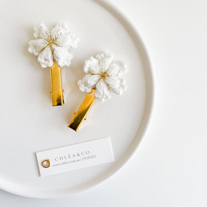 Set of 2 Gold Snowflake Clips