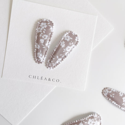 White Candytuft Fabric Covered Snap Clip