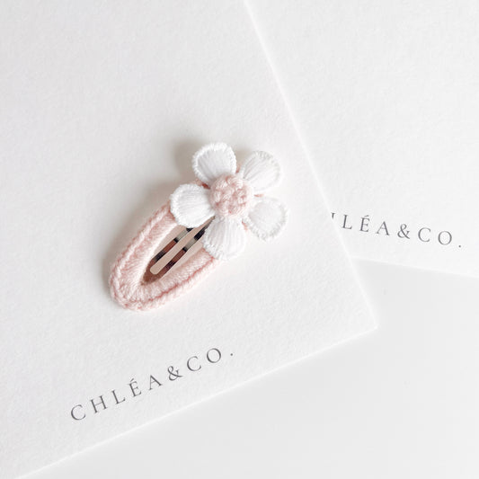 Blush Daisy Crochet Clip