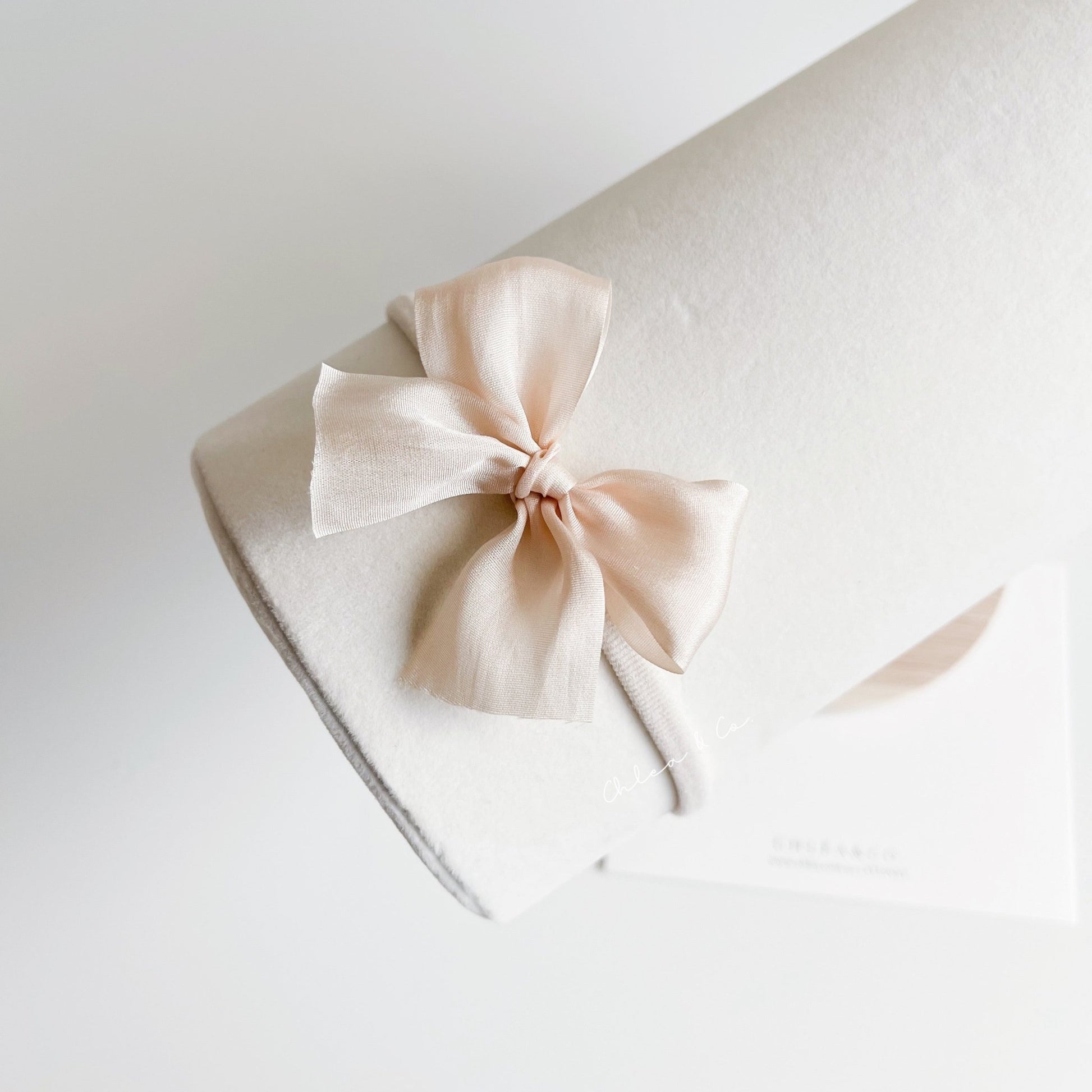Alivia Silk Bow Headband - Chléa & Co.