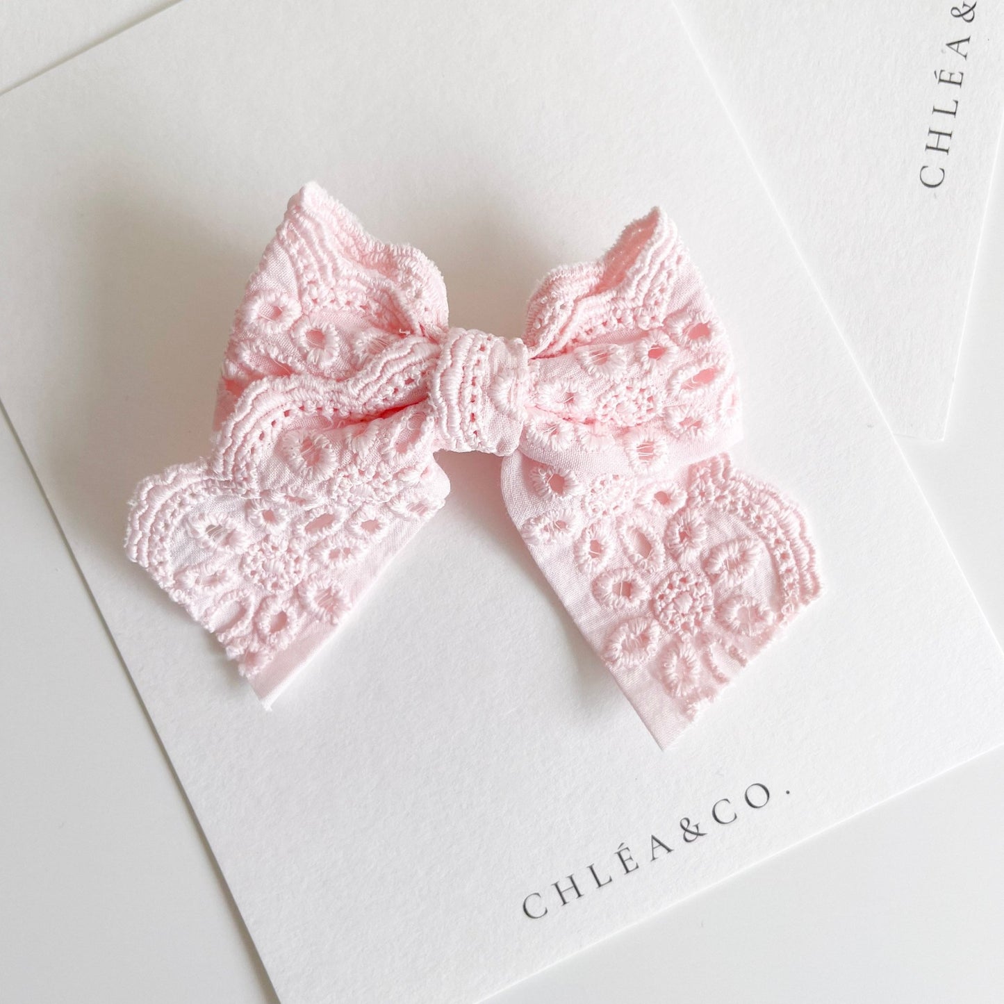 Brodery Anglaise Classic Bow - Chléa & Co.