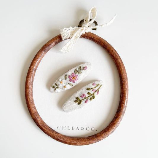 Cosmos | Set of 2 Embroidered Floral Hair Clips - Chléa & Co.