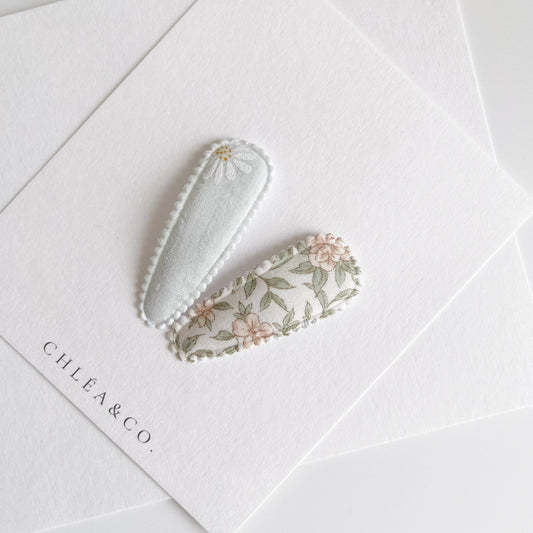 Cottage Garden & Soft Mint Daisy Fabric Covered Snap Clip - Chléa & Co.