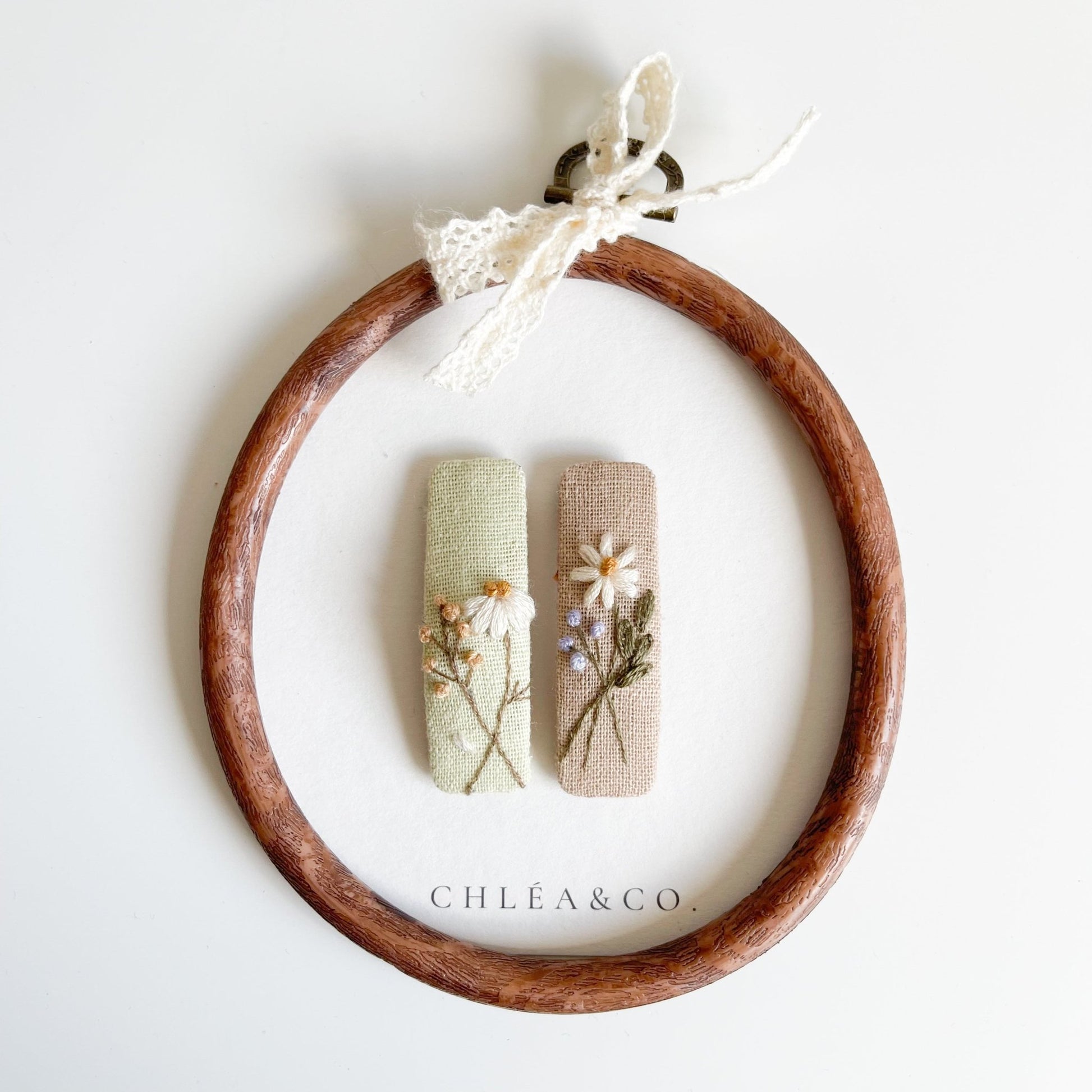 Daisy Chamomile | Set of 2 Embroidered Floral Hair Clips - Chléa & Co.