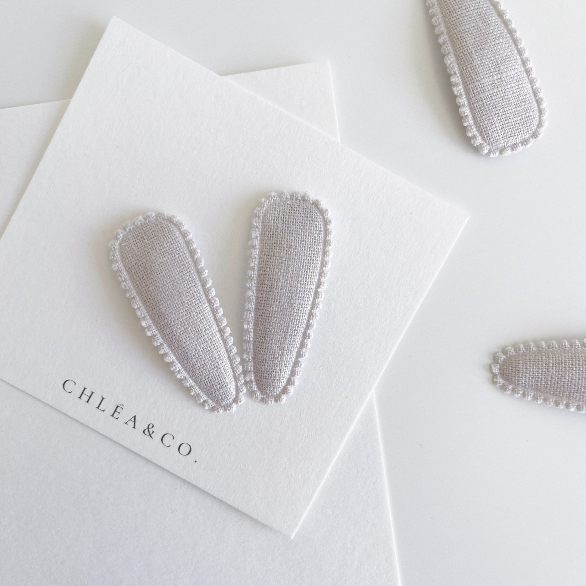 Oatmeal Linen Fabric Covered Snap Clip - Chléa & Co.