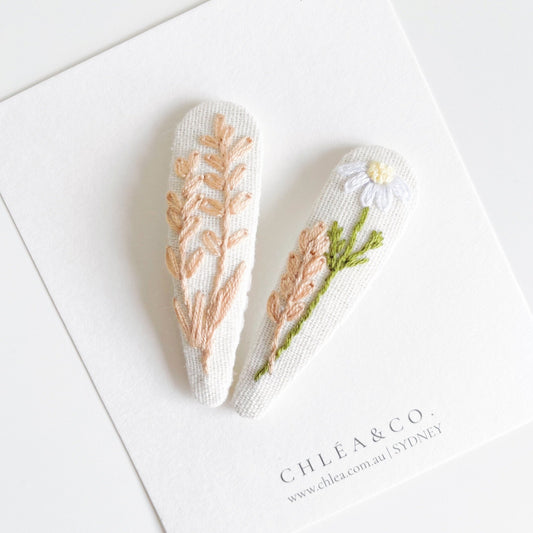 Perla | Set of 2 Embroidered Floral Hair Clips - Chléa & Co.