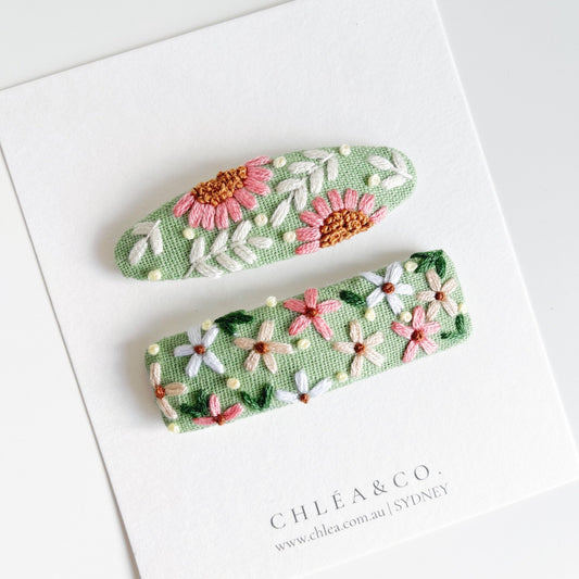 Summer Flowers | Set of 2 Embroidered Floral Hair Clips - Chléa & Co.