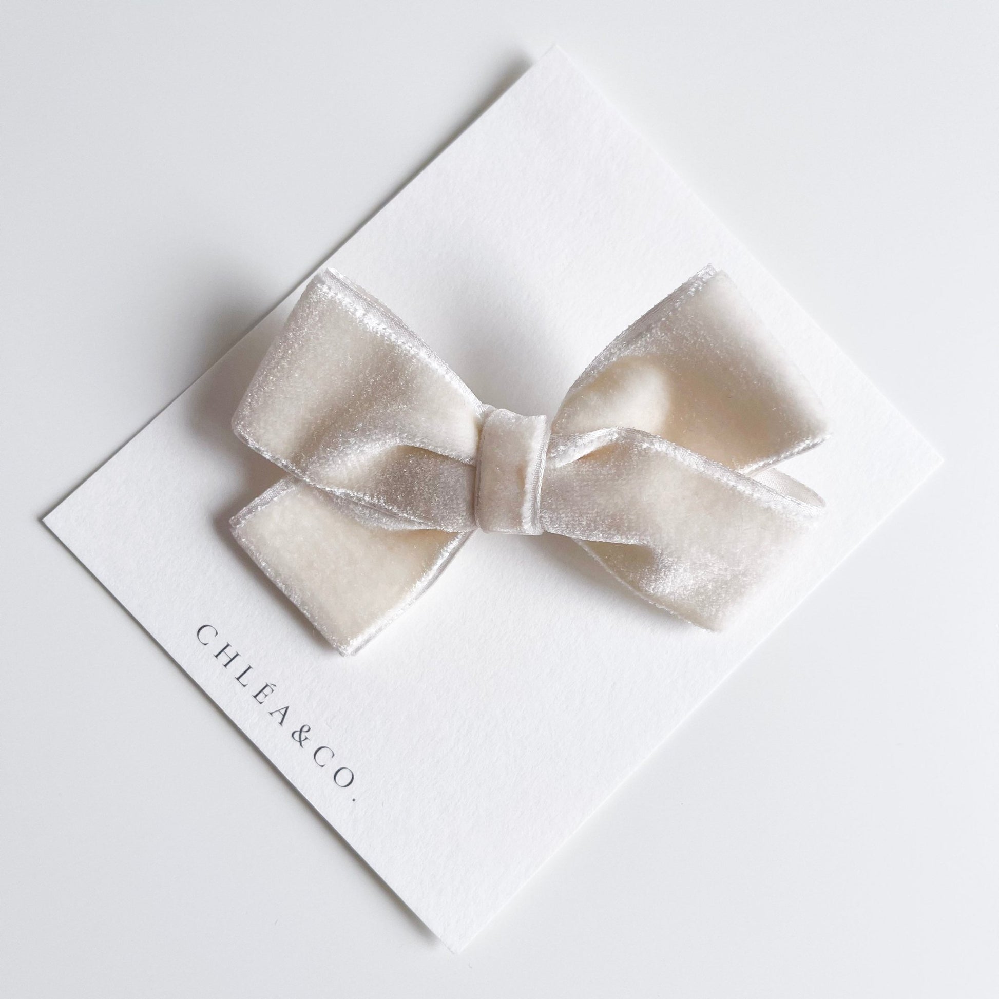 Velvet Classic Bow - Chléa & Co.