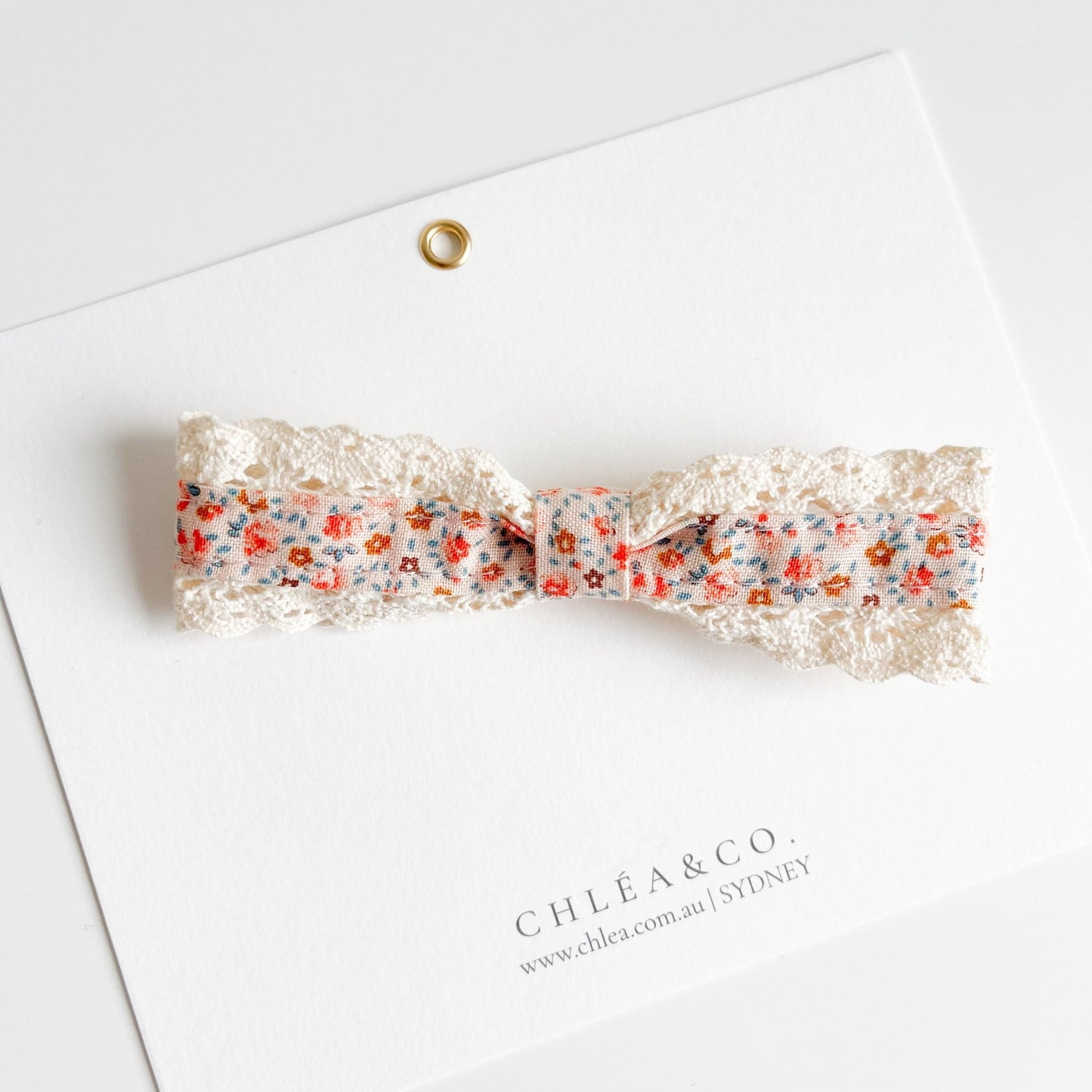 Vintage Dainty Flower Bow Clip - Chléa & Co.