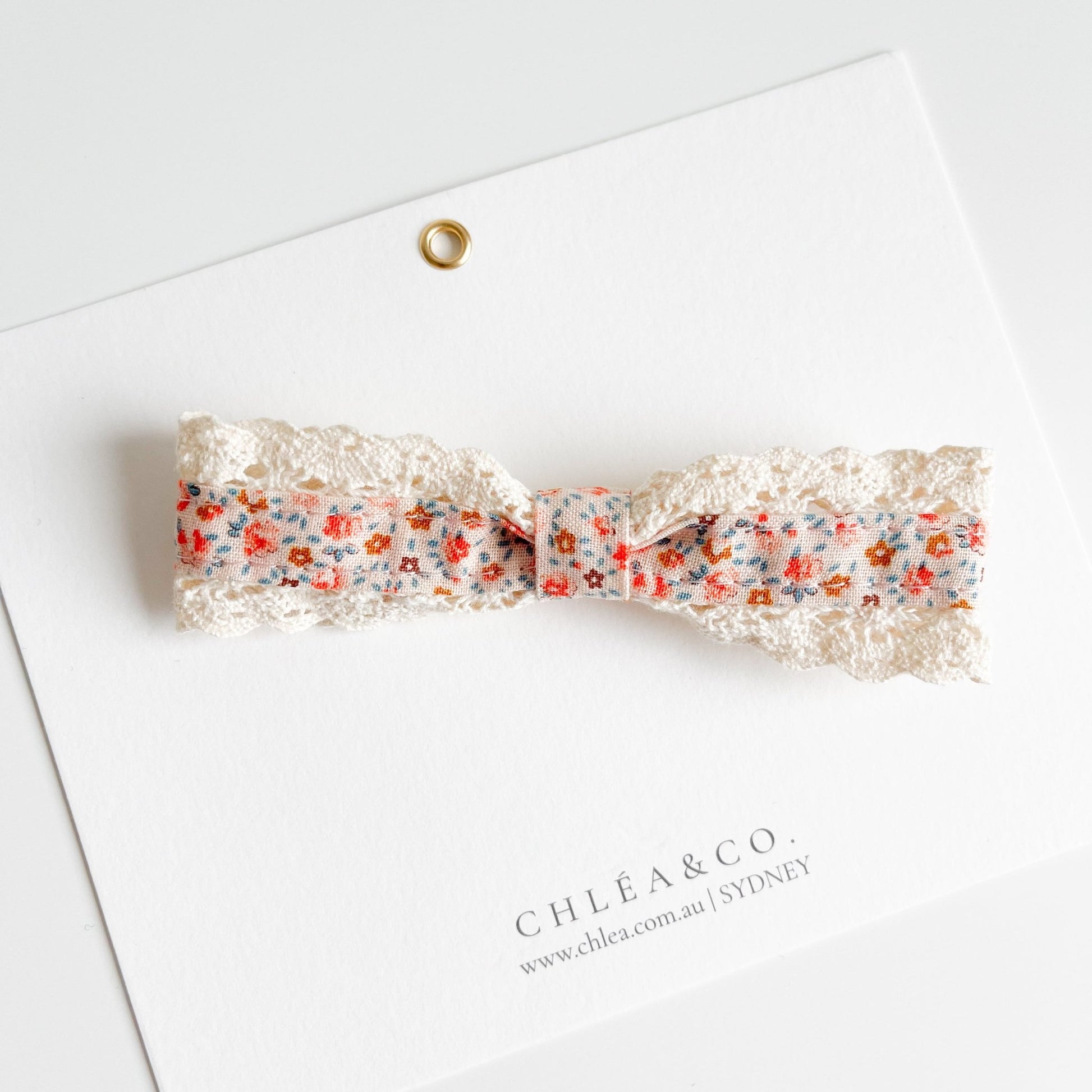 Vintage Dainty Flower Bow Clip - Chléa & Co.