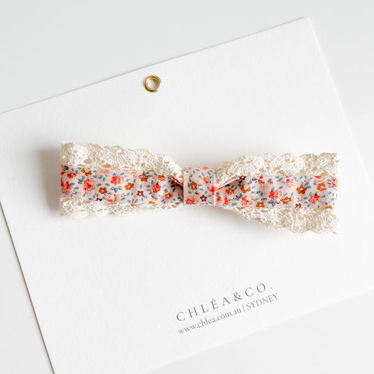 Vintage Dainty Flower Bow Clip - Chléa & Co.