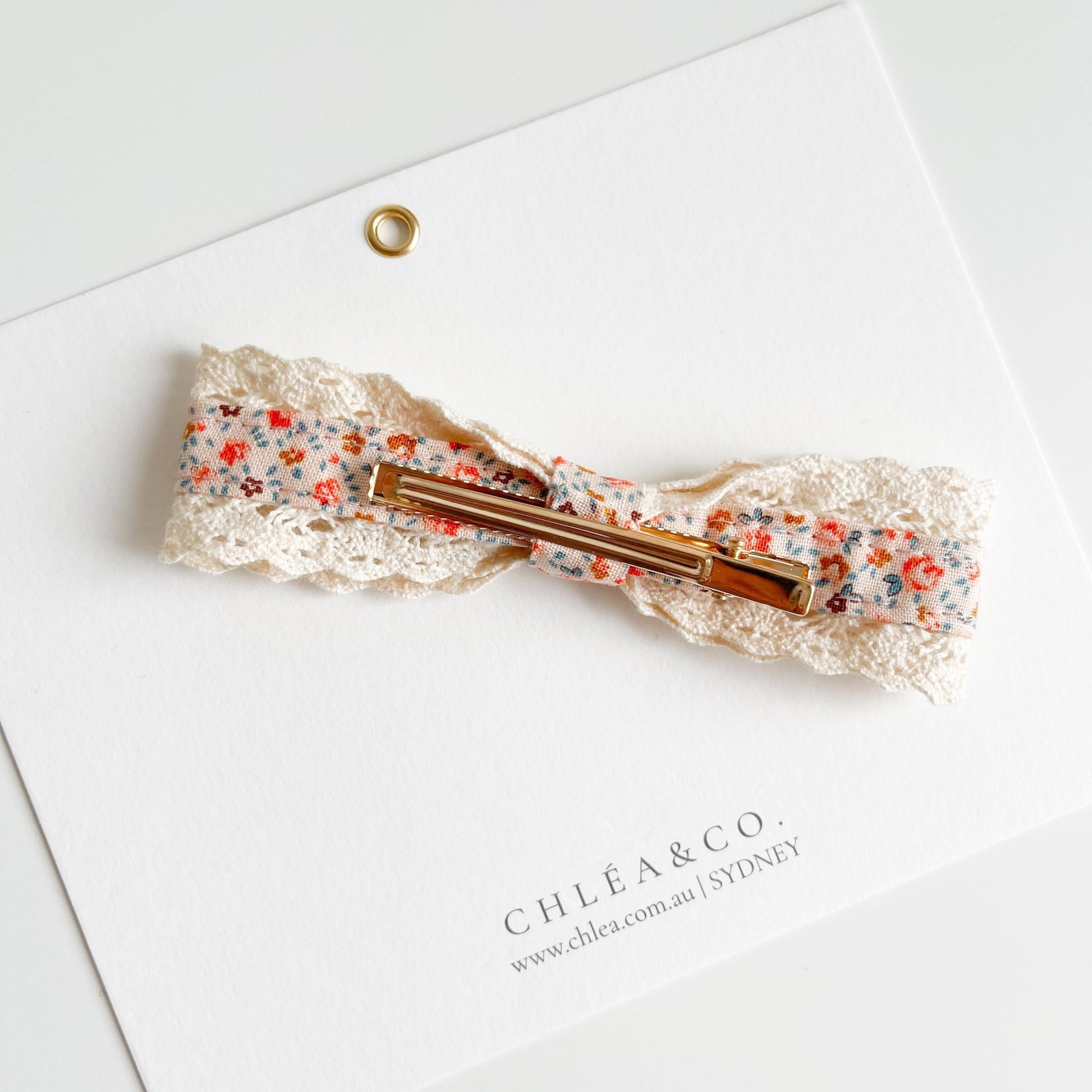 Vintage Dainty Flower Bow Clip - Chléa & Co.