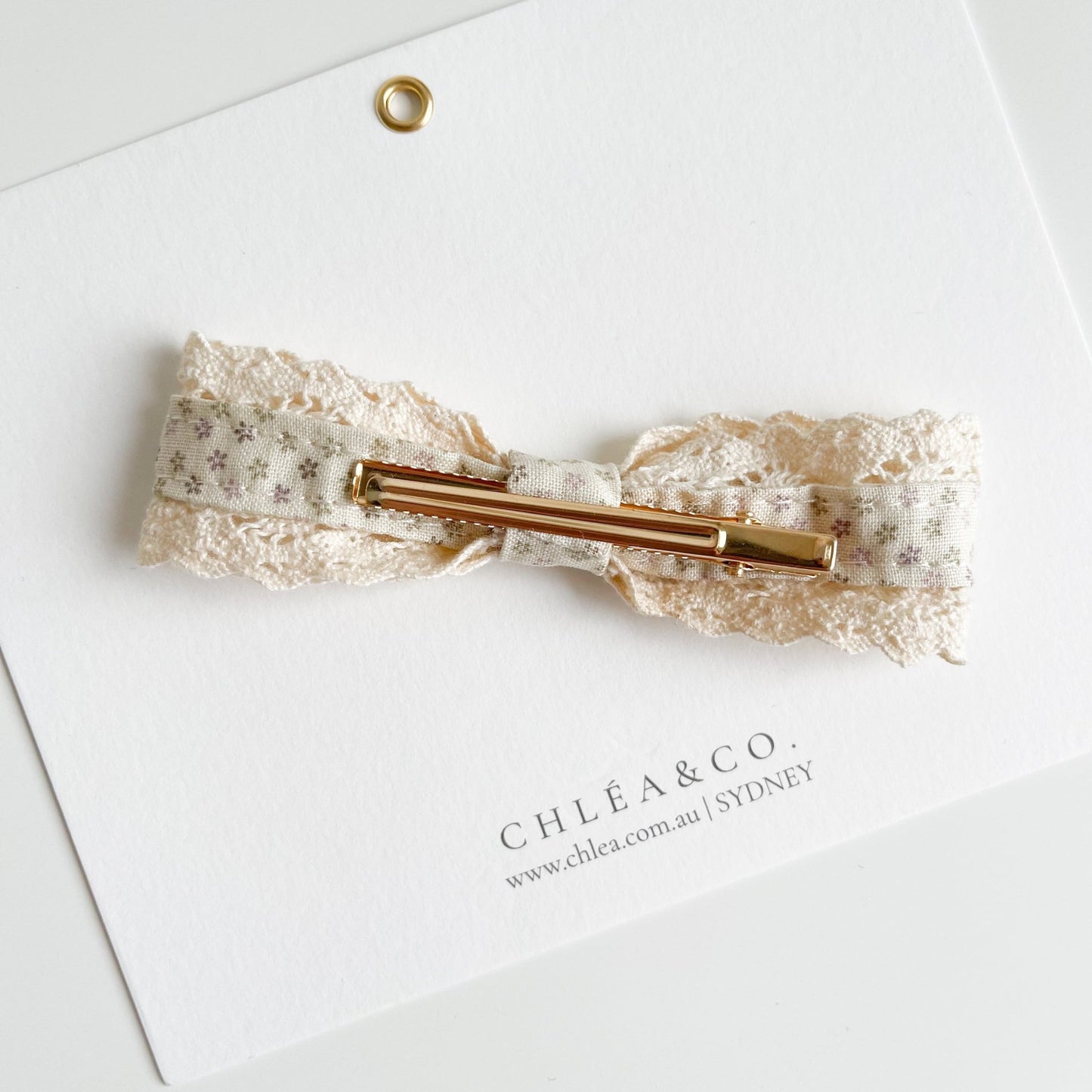 Vintage Ivory Lace Bow Clip - Chléa & Co.