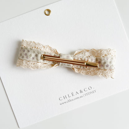 Vintage Ivory Lace Bow Clip - Chléa & Co.
