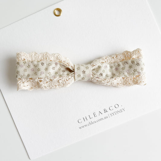 Vintage Ivory Lace Bow Clip - Chléa & Co.