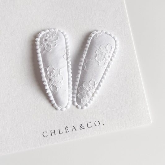 White Fleur Fabric Covered Snap Clip - Chléa & Co.